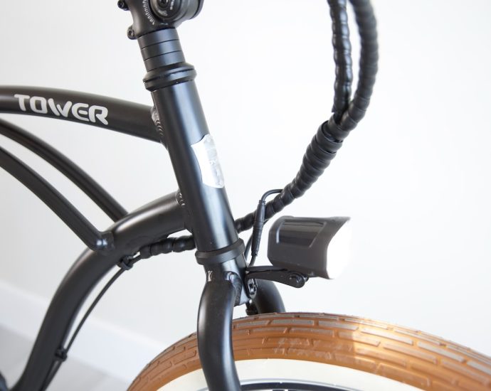 black and gray bicycle wheel