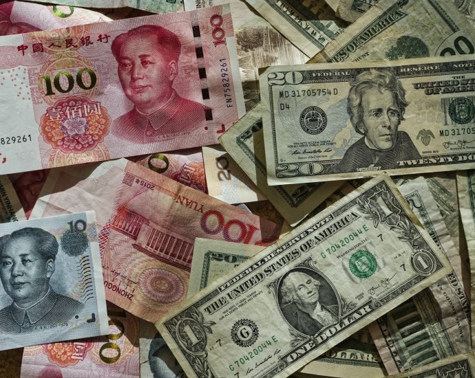 US dollar and Chinese yuan banknote lot