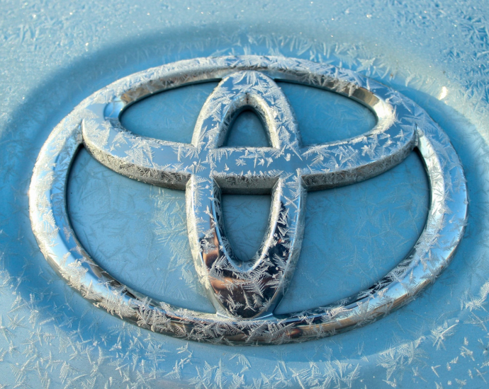 silver Toyota emblem