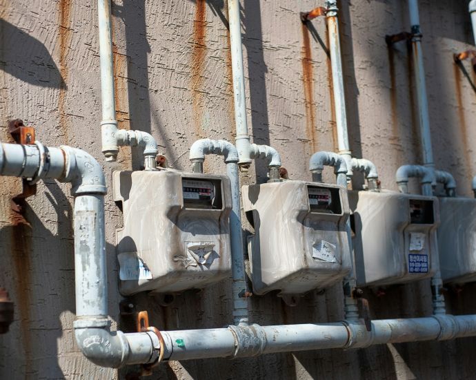 white and gray water pipe