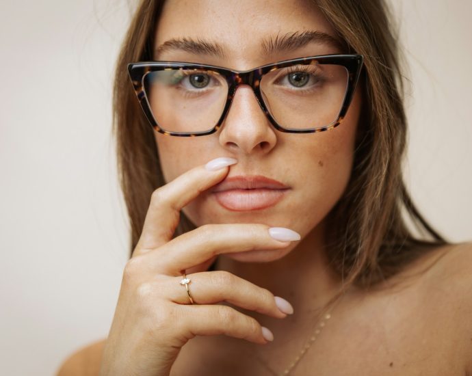 Woman wearing stylish tortoiseshell glasses