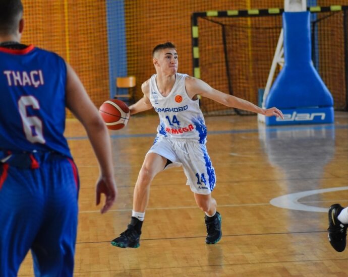 Милош Јовановиќ