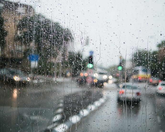 water droplets on glass during daytime